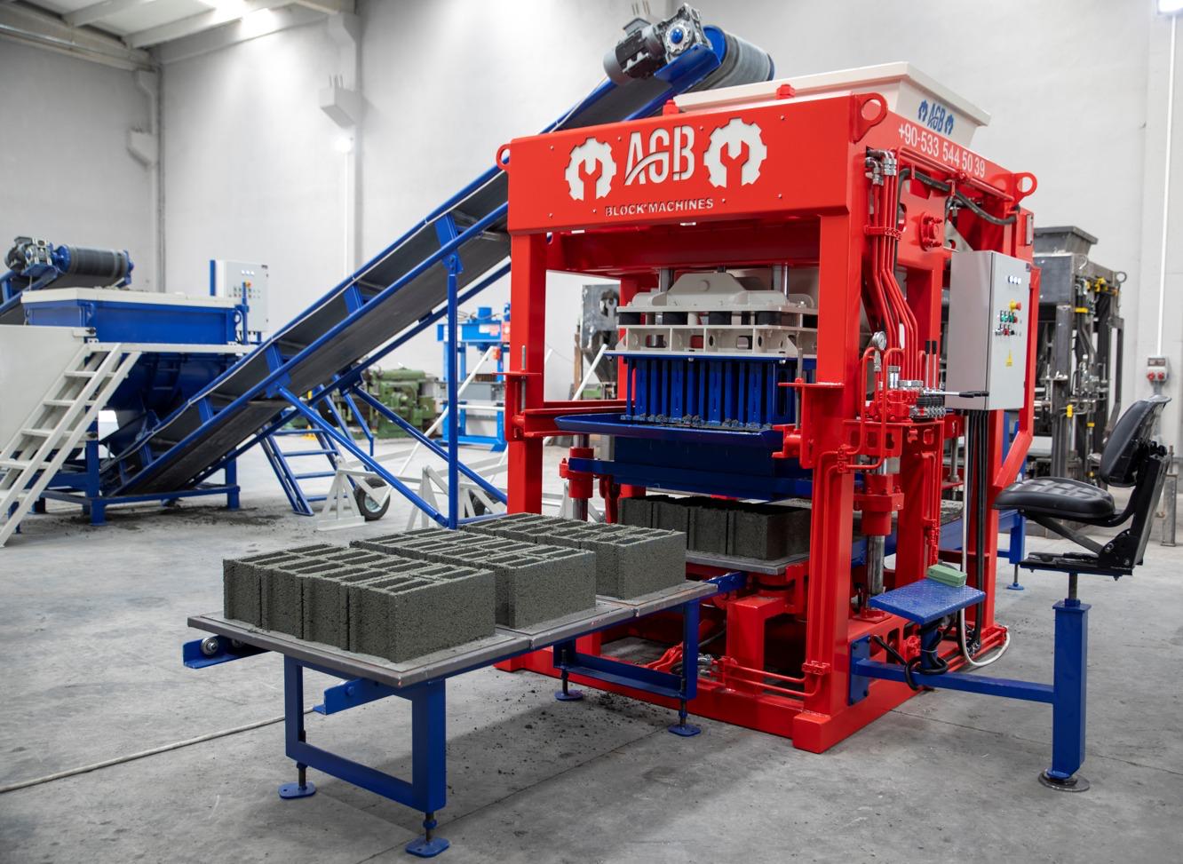Machine a brique semi-automatique AGB 4.1